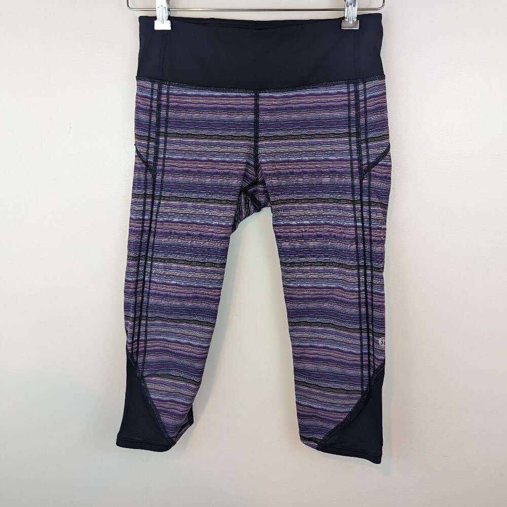 Lululemon Capri Leggings in Purple/Black, Sz 6